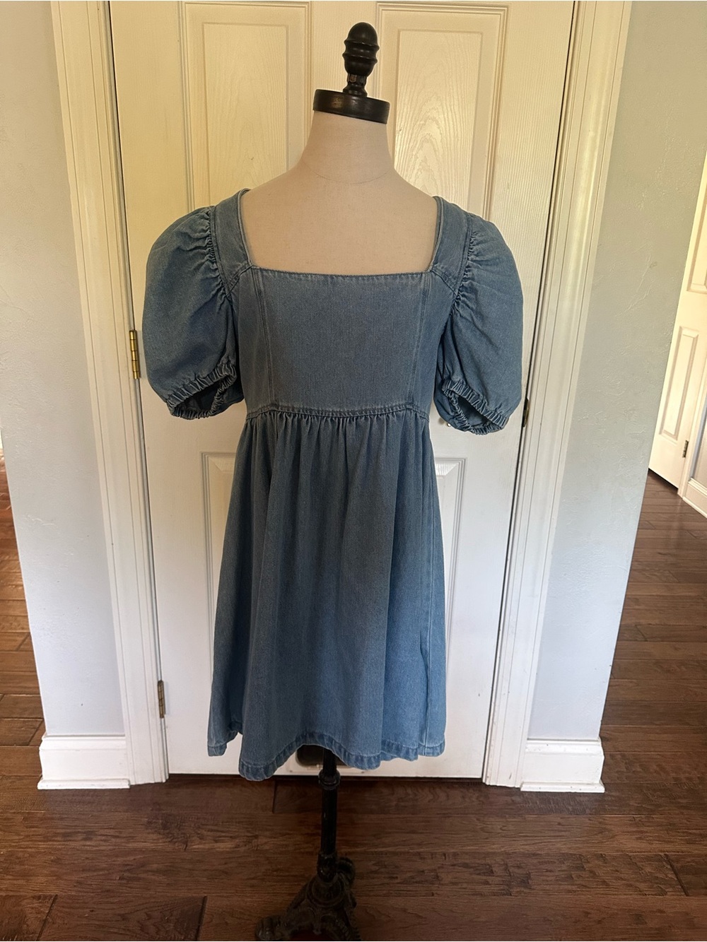 Forever 21 Light Blue Denim Puff-Sleeve Dress
